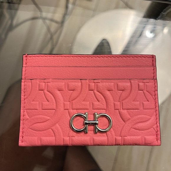 Salvatore Ferragamo Accessories - Ferraro women’s embossed leather 2.0 Card Case- pink